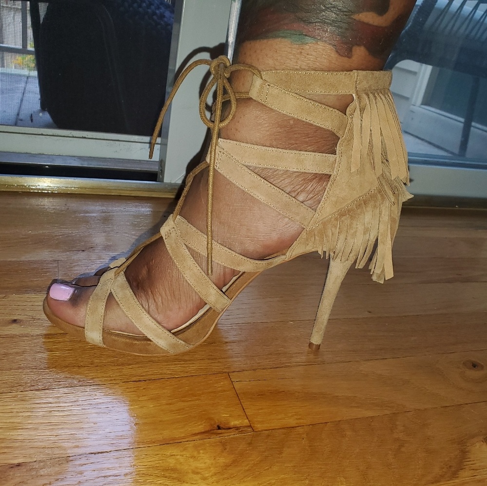 Jessica Simpson mega sexy heel